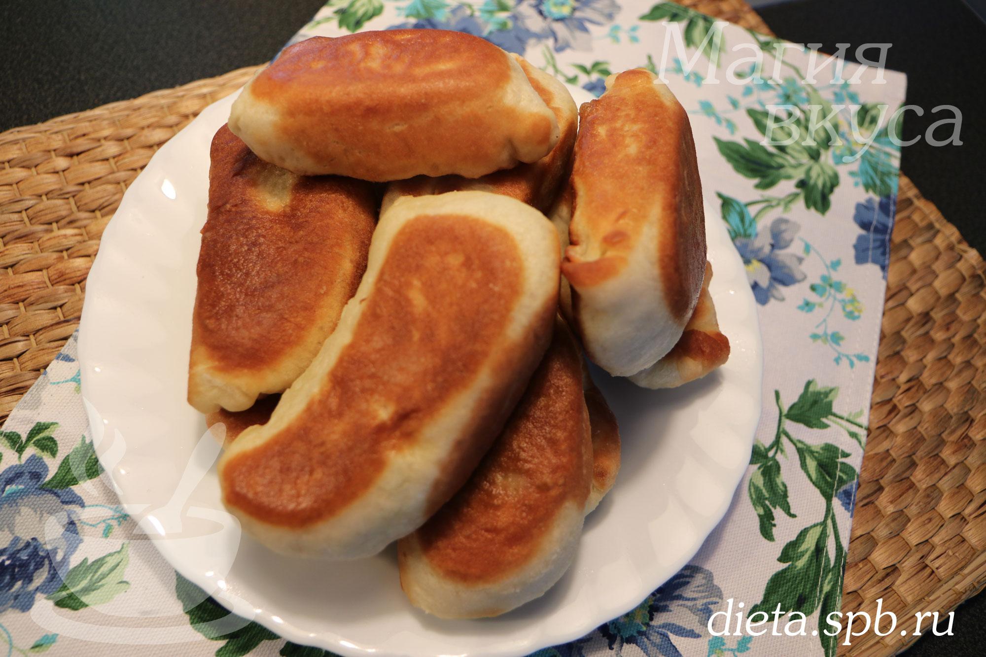 Жареные пирожки с яйцом и зеленым луком (с рисом) — рецепт с фото пошагово